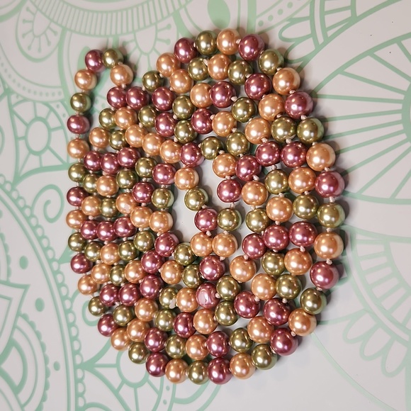 Jewelry - Single Strand Glass Faux Pearl Necklace